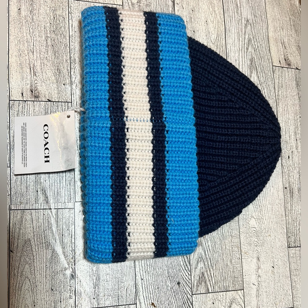 Coach Men’s Lt. Blue/ White/ Navy Blue Knit Beanie with Rubber Patch NWT - Picture 10 of 11